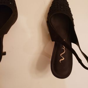 Beautiful black Nina women's shoes. Size 9.